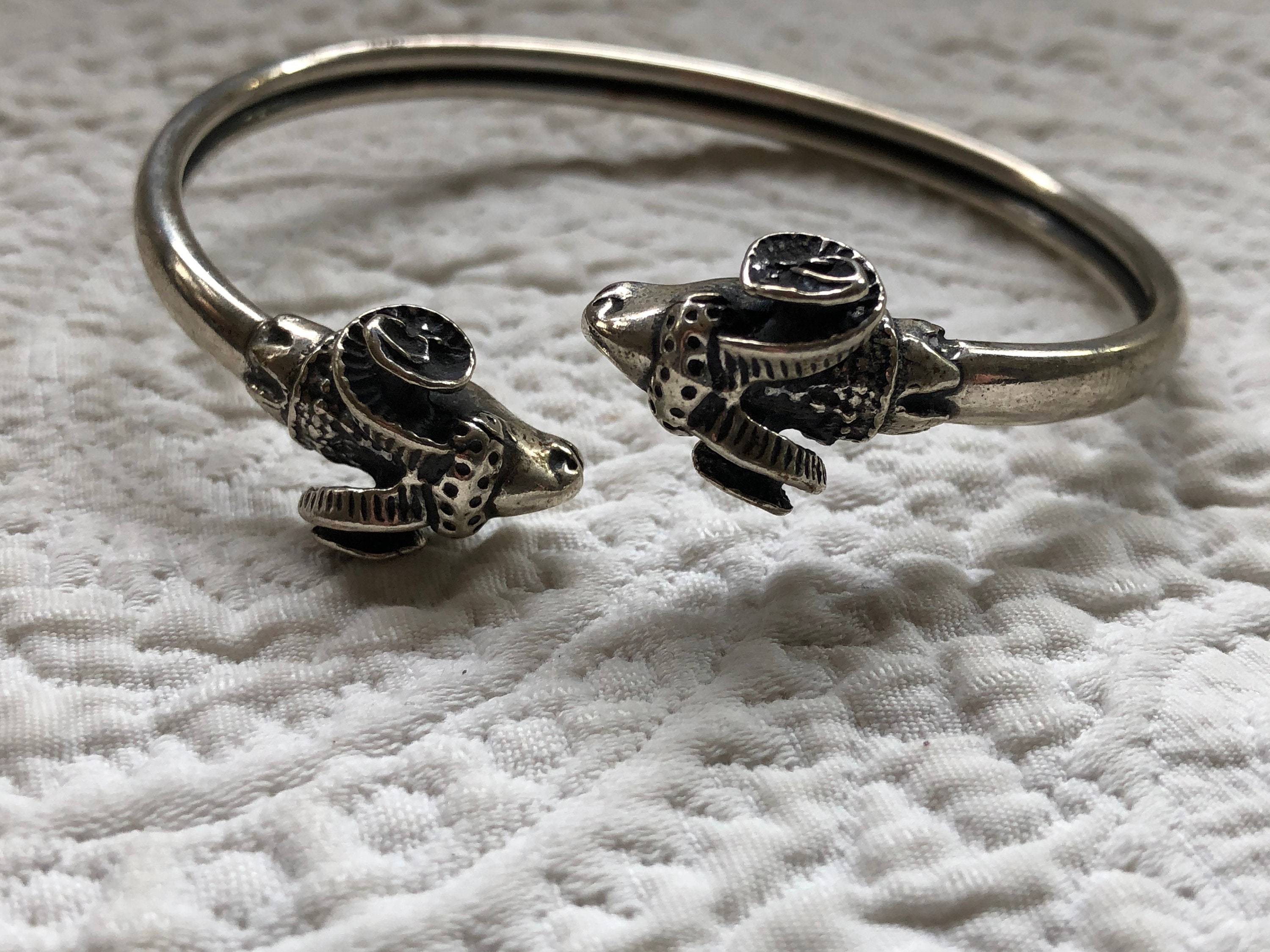 Vintage Sterling Silver Aries Detailed Double Rams Head Movable Bracelet