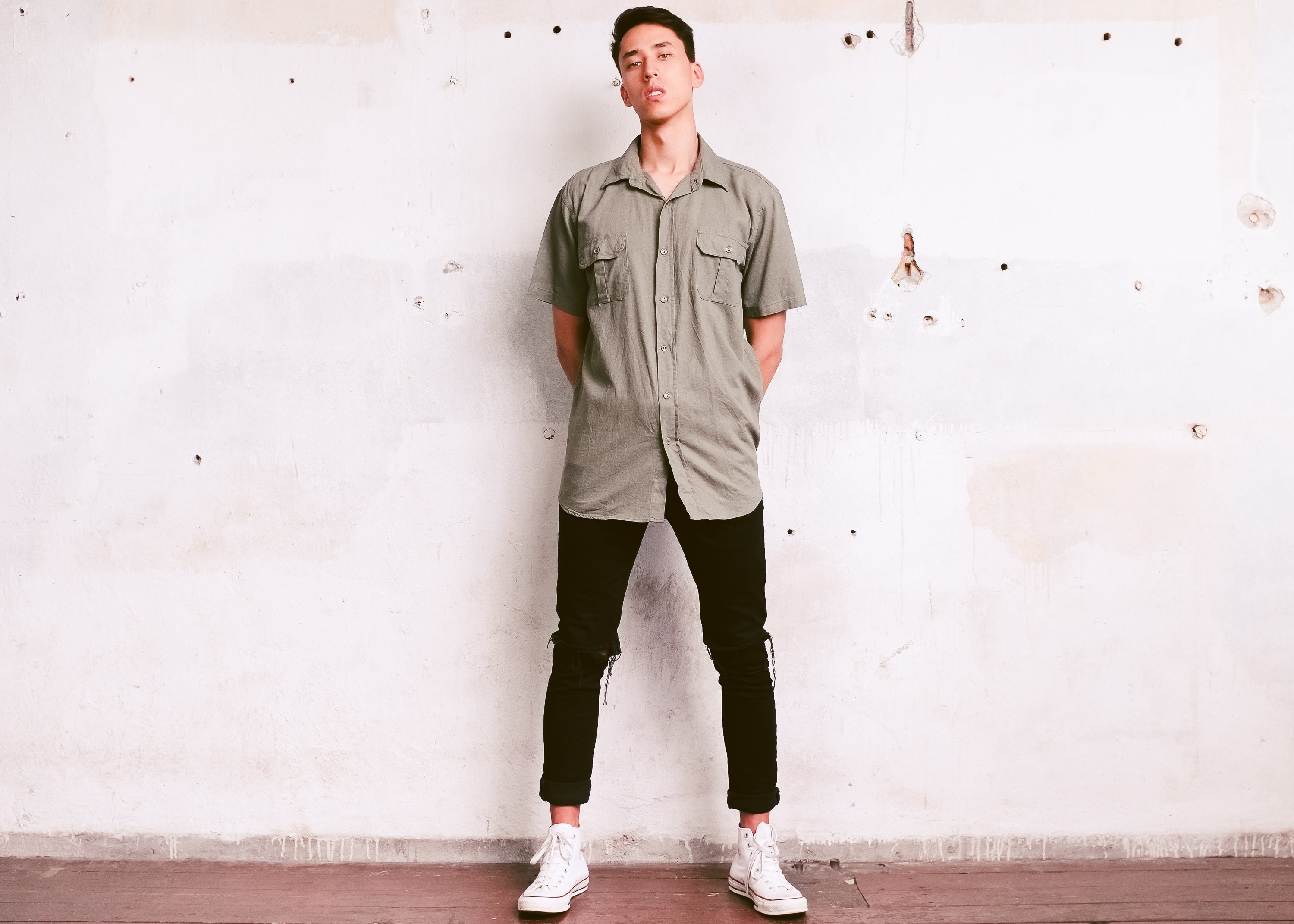 Khaki Green Linen Blend Shirt . Vintage Short Sleeved Vacation Minimalist 90S Summer Safari Size Medium M