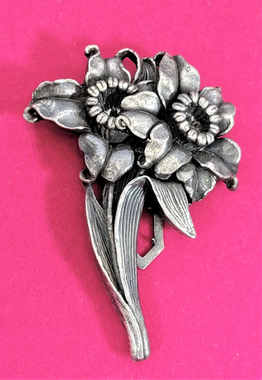 A Goodman & Co. Nyc Dress Coat Clip Antiqued Silvertone Vintage Double Flowers