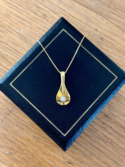1970's 18K Yellow Gold Drop Diamond Pendant With Or Without Chain