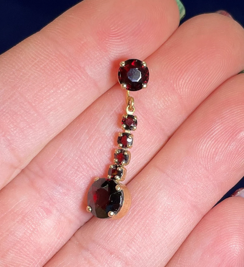 Vintage-Earrings-Dangle-Red-Rhinestones-Gold-Jewelry-Accessories