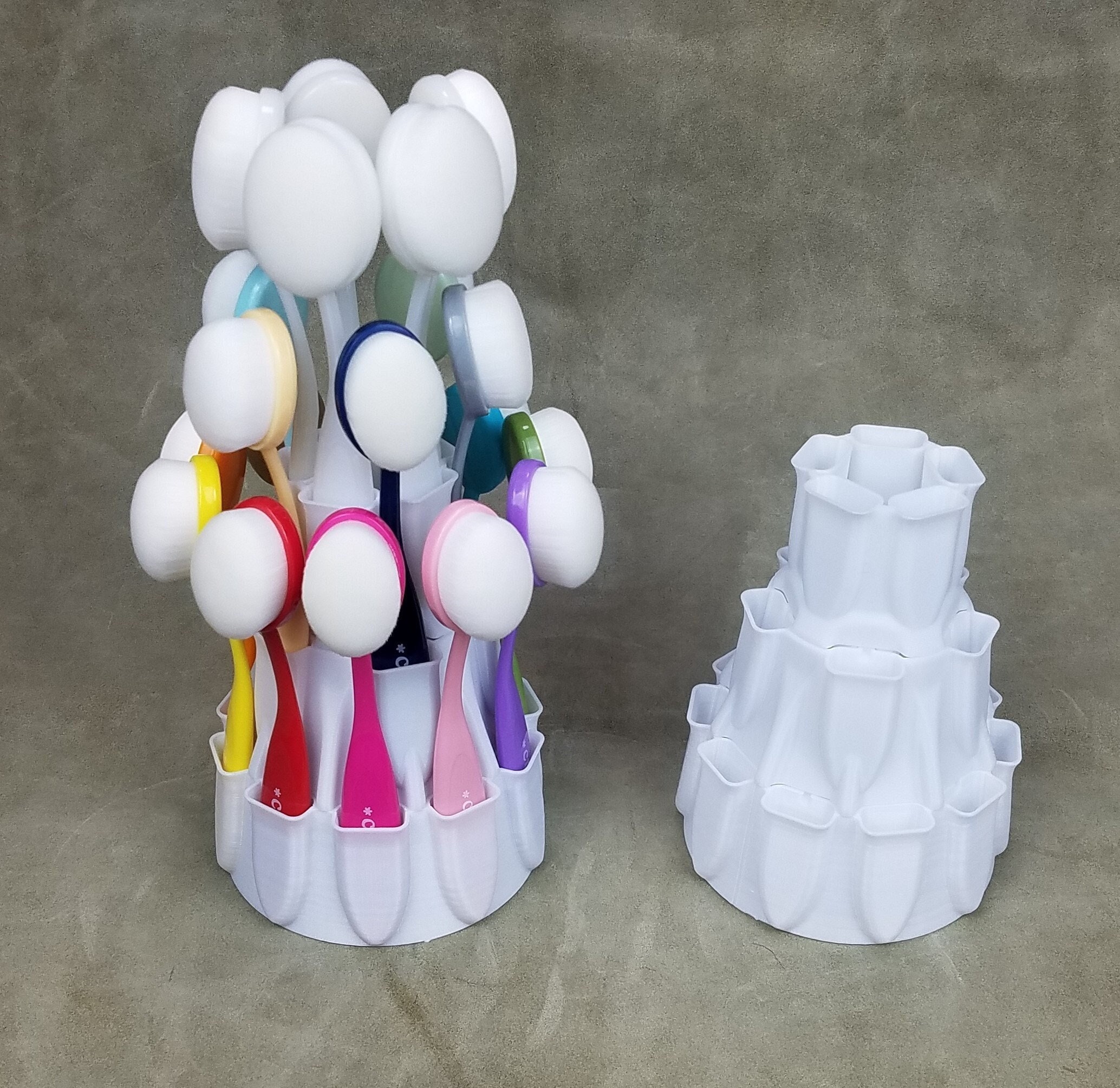 Layer Cake Blender Brush Caddie Holds 20 Brushes