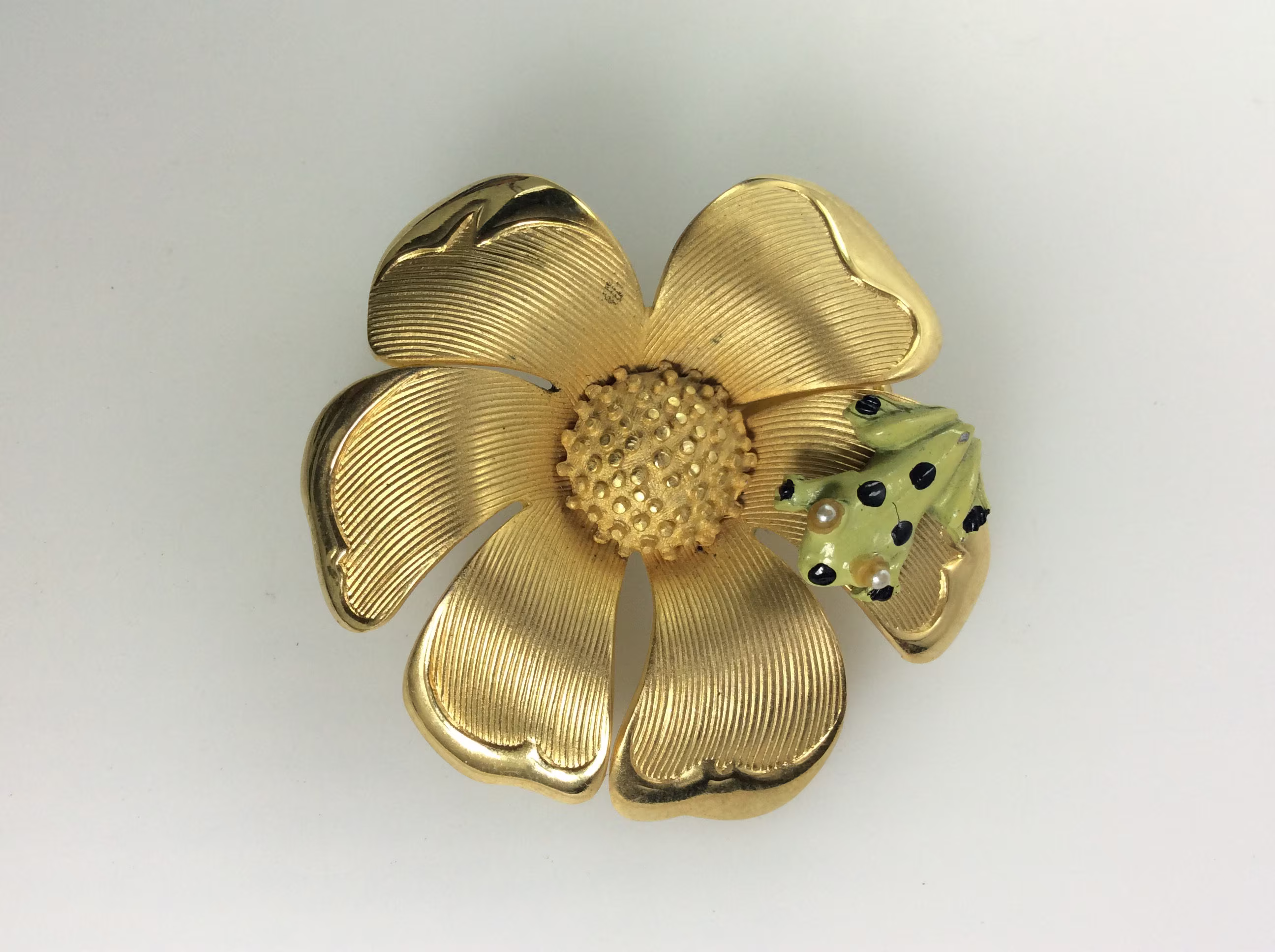 Vintage Pin Brooch Gold Toned Textured Flower With Frog Green Black Enamel & White Faux Pearls Used