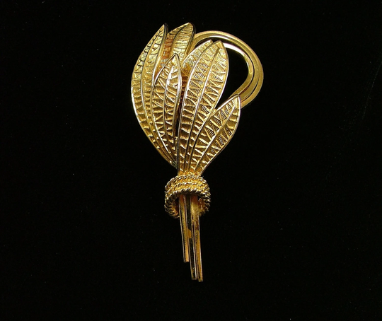 Beautiful Corocraft Brooch