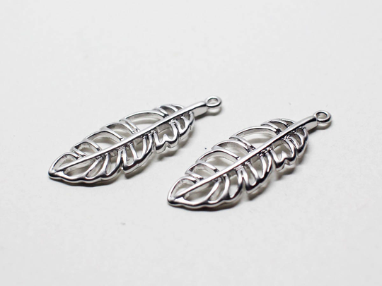 P0742/Anti-Tarnished Matte Rhodium Plating Over Brass/Tattered Leaf Pendant/8.7x25.5mm/2Pcs