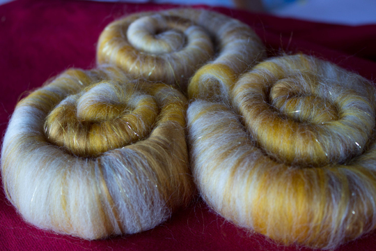 Sweet Rolls - Rolags Hand Blended For Spinning 1 Oz Increments Elizabeth I