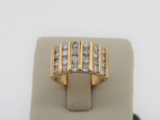 Vintage 1960S Handmade 14K Yellow Gold Diamond Ring. High Quality Diamonds