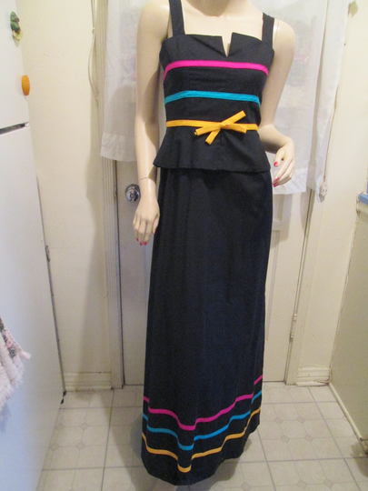 Vintage Ladies Sleeveless Black Dress Rainbow Bust Stripes By Bonwit Teller/Hearsay-Size 4