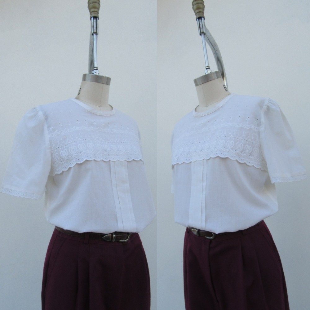 70S 80S White Cotton Blend Eyelet Pintuck Pleated Sleeve Keyhole Back Blouse | Neutral Shell Top Shirt Cottagecore M