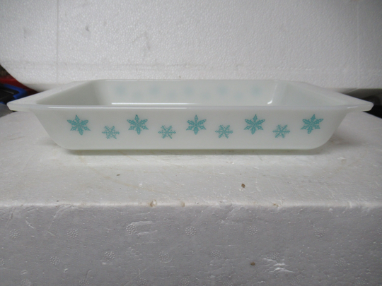 Vintage 1950S To 1960 White Pyrex Turquoise Snowflake Pattern No. 548-B Baking Dish Kitchen Farmhouse/Country 1 1/4 Quart No Lid