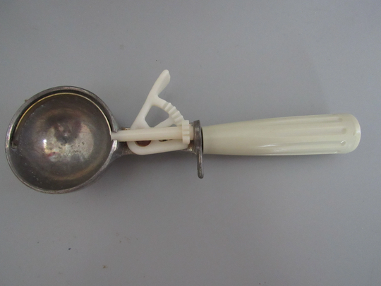 Vintage Ekco Mechanical Ice Cream Scoop White Handle Free Shipping