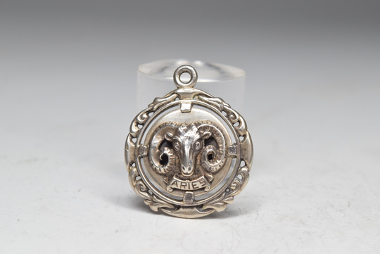 Vintage Collection Beautiful Designed Cini Zodiac Aries Round Pendant
