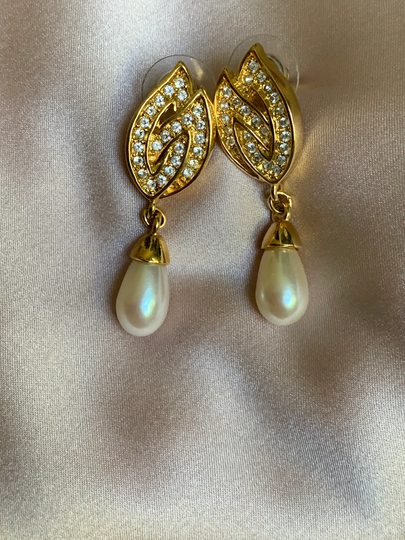 Vintage 90S Monet Elegant Gold Tone Faux Pearl Button Earrings