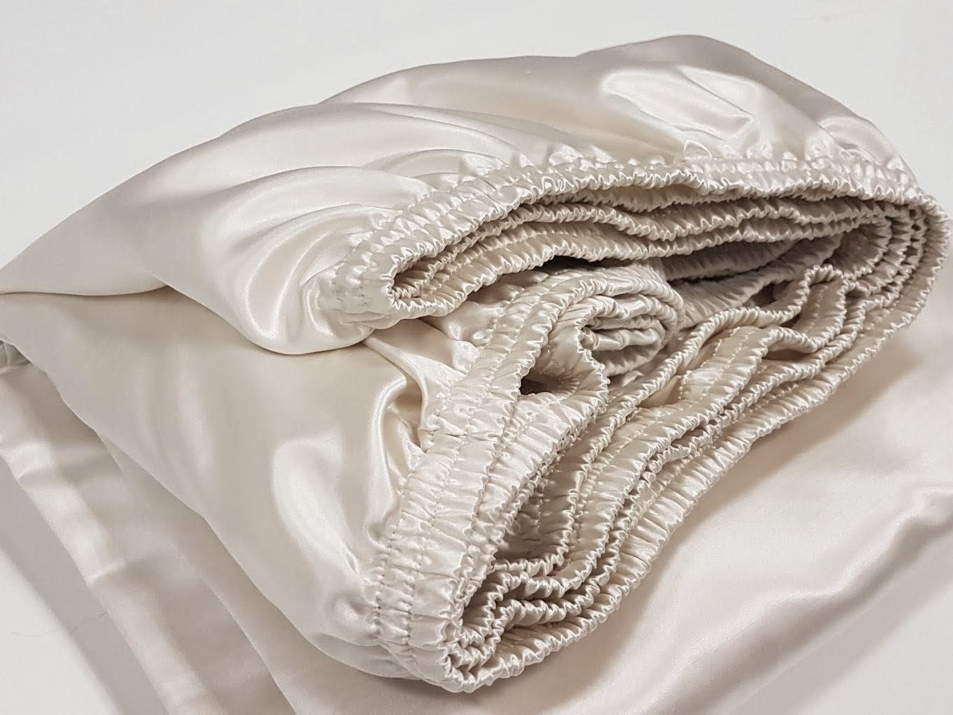 Silk Fitted Sheet in Off-White Mulberry Silk 19-Momme - Hypoallergenic Bedding For Skin Deep Pocket Sheets