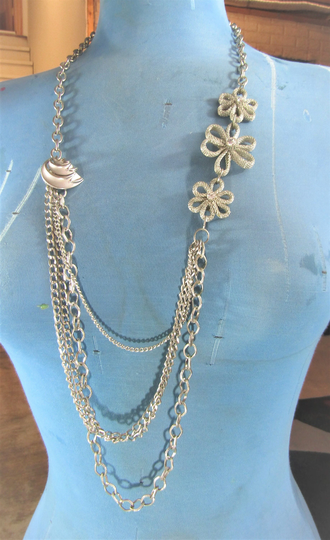 Vintage Long Chain Necklace With Mesh Flowers