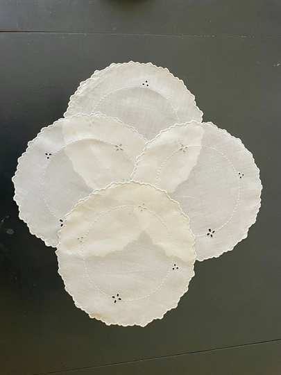 4 Round Linen Tea Mats, Hand Made Needle Lace Scallops, Party Room