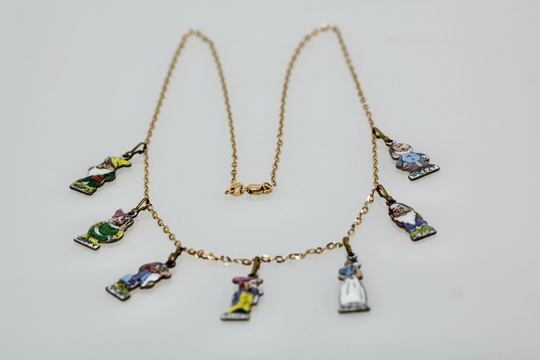 Snow White & The Seven Dwarfs Necklace 18K