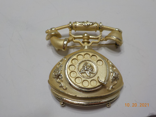 Vintage Ajc | American Jewelry Chain | 6188 Gold Tone Desk Top Rotary Phone BroochNo The Dial Does Not Rotate