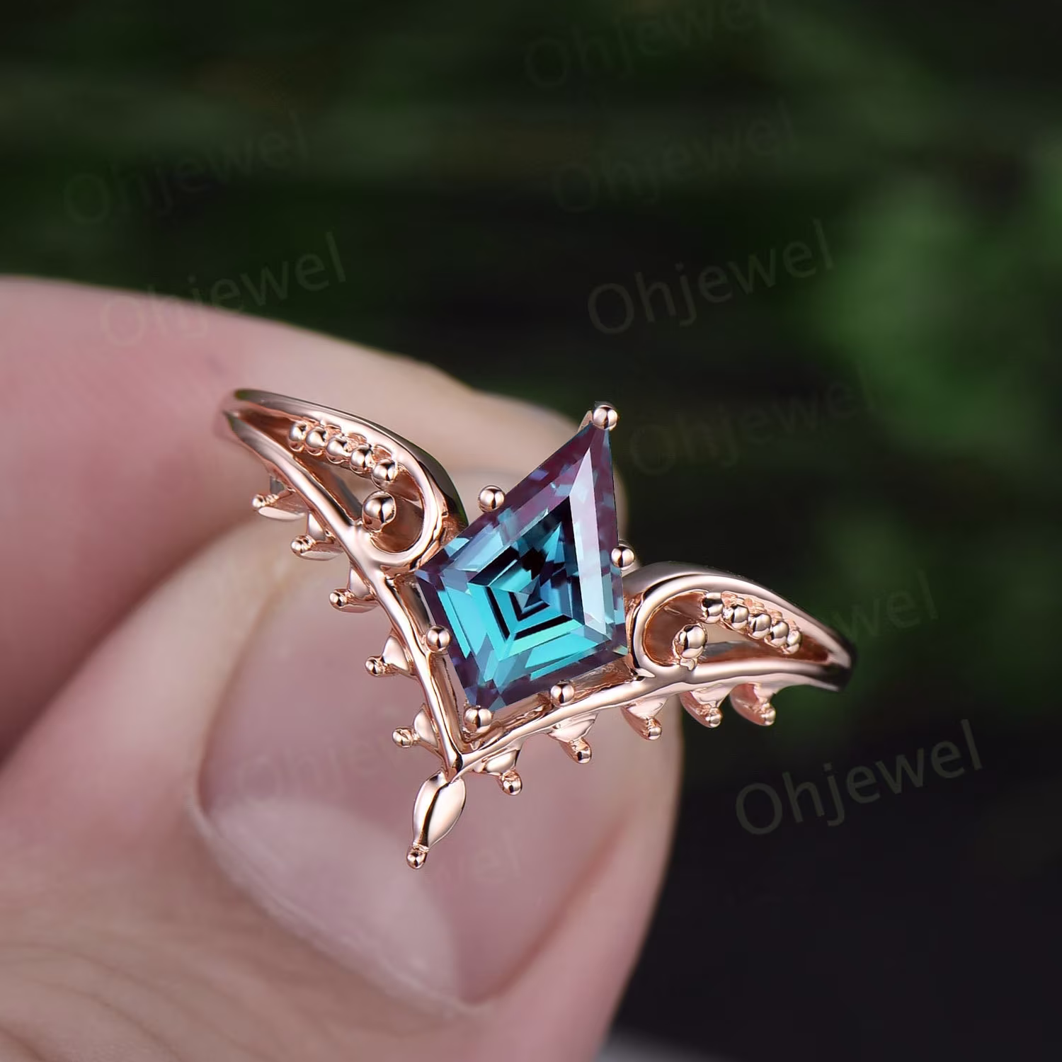 Vintage Style Kite Cut Alexadrite Ring Unique Split Shank Solitaire Engagement 14K Rose Gold Antique Promise Wedding For Women