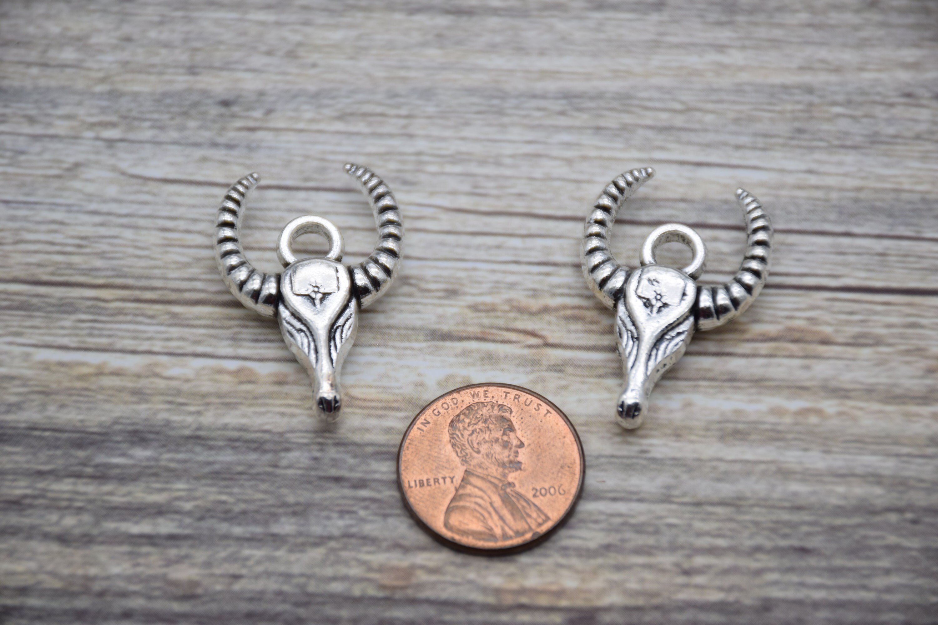 10 Sheep Head Charm Ram Pendant Goat 30mm20mm Cr2