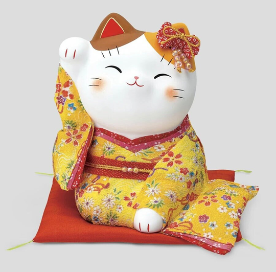 Maneki Neko Wearing Kimono/招き猫 Maneki-Neko | Beckoning Lucky Cat A Figurine That Invites Good Fortune Made in Japan Handmade