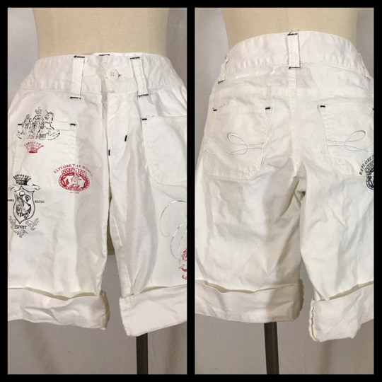 Esprit Kids White Cotton Blend Shorts With "Explore The World" Red, Blue & Silver Nautical Royal Stamps Bermuda Length - Size Youth 14