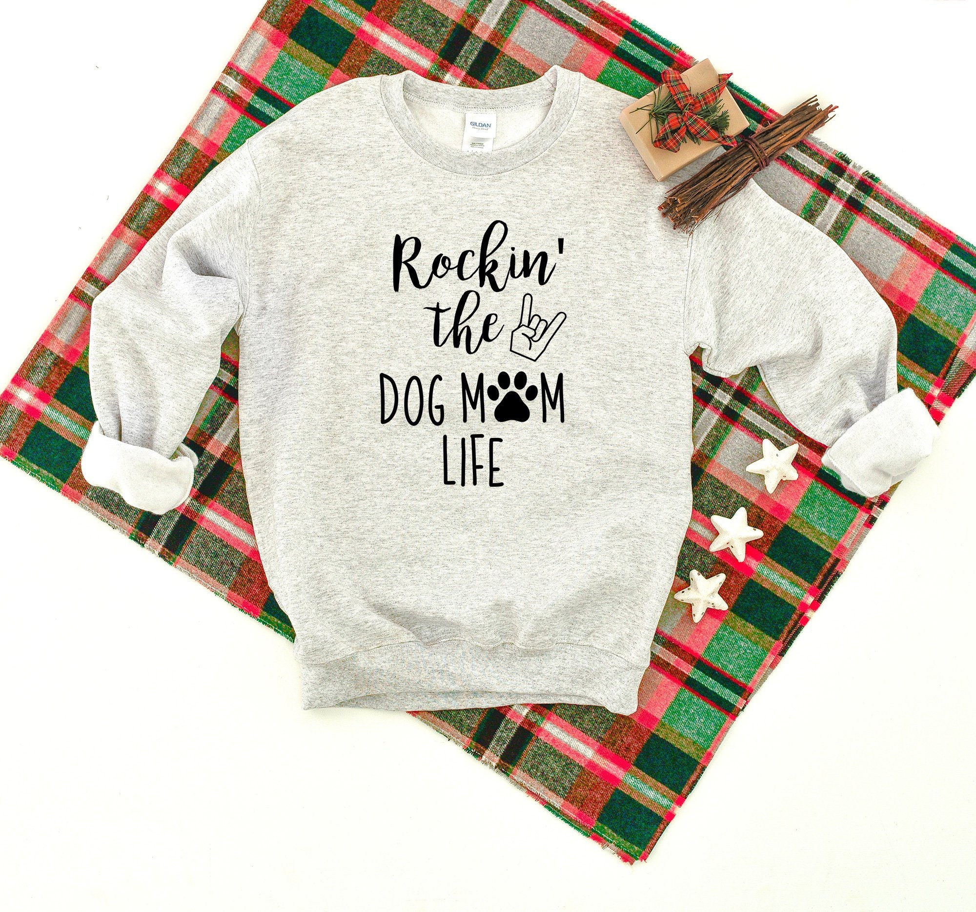 Rockin' The Dog Mom Life Heavy Blend Crewneck Sweatshirt, Lover Sweater, Pet Crew Mom, 24 Colors