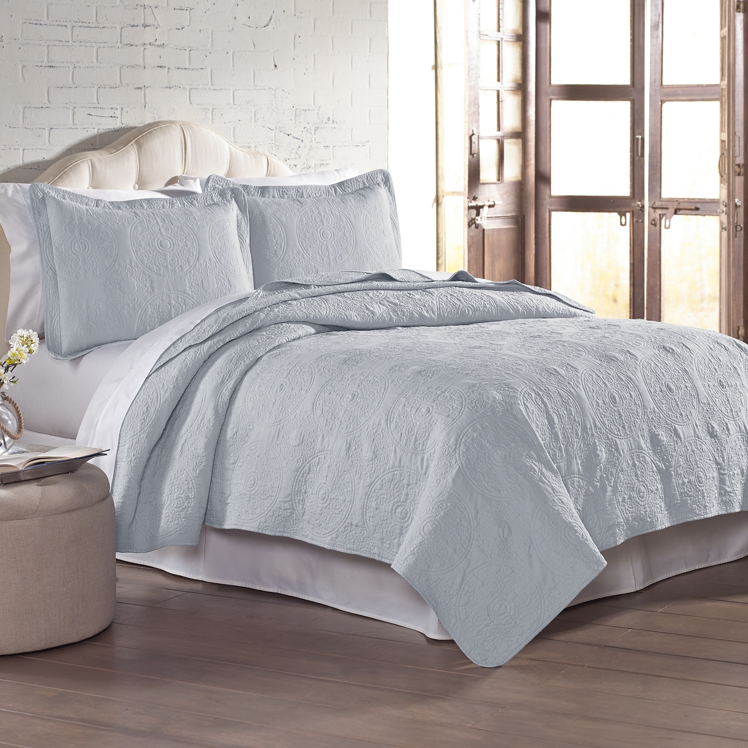 Amrapur Overseas Solid embroidered quilt set Slate Multi Reversible Twin Quilt (Blend with Polyester Fill) | 3MFSQLTG-SLT-TN