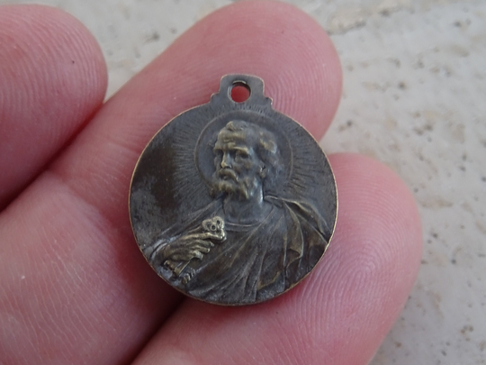 Religious Silverplated Catholic Medal Pendant Medaillon Medallion Holy Charm Of Saint Peter & Pope Pio Xi. | A 24