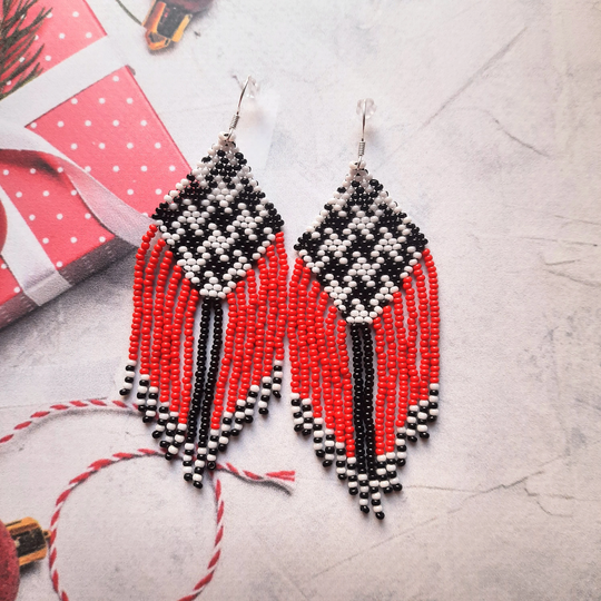 Black & White Beaded Hound's Feet Earrings, Handmade Hound Geometric Red Earrings, Tassel Earrings