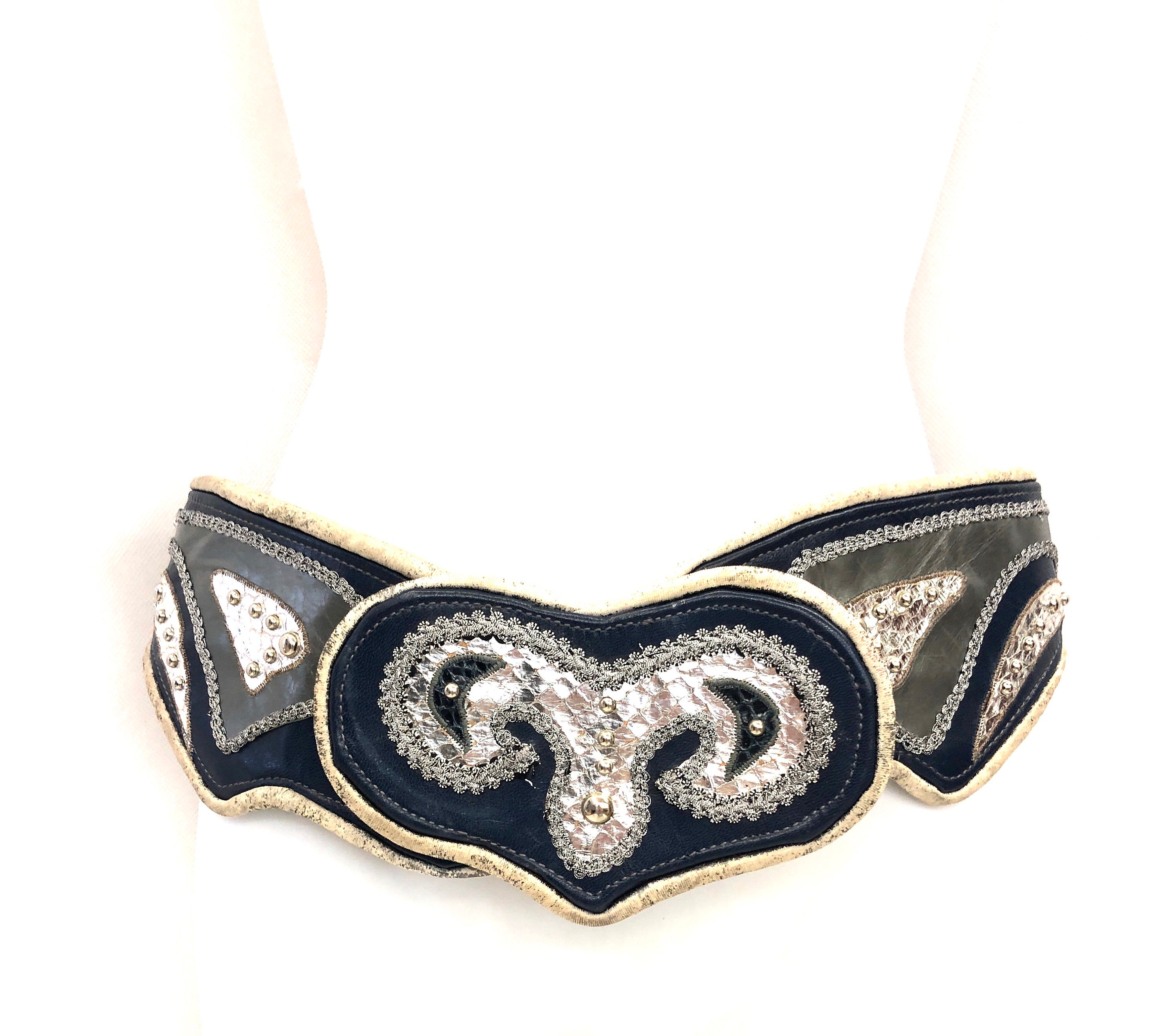 Vintage 80S Distressed Rocker Glam Ram Taurus Waist Belt, 1980S Leather Astrology Velcro Vtg Belt
