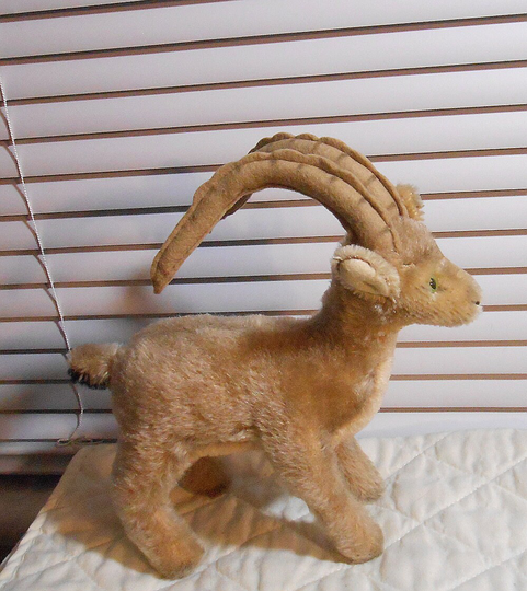 Vintage Steiff 8" Ram Goat Rocky - Mohair, Ear Button