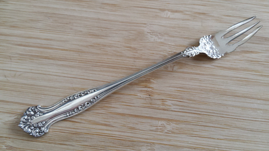 Antique 1847 Rogers Bros 1901 Avon Cocktail/Seafood Fork 6 3/8" Set Of 6, Like New