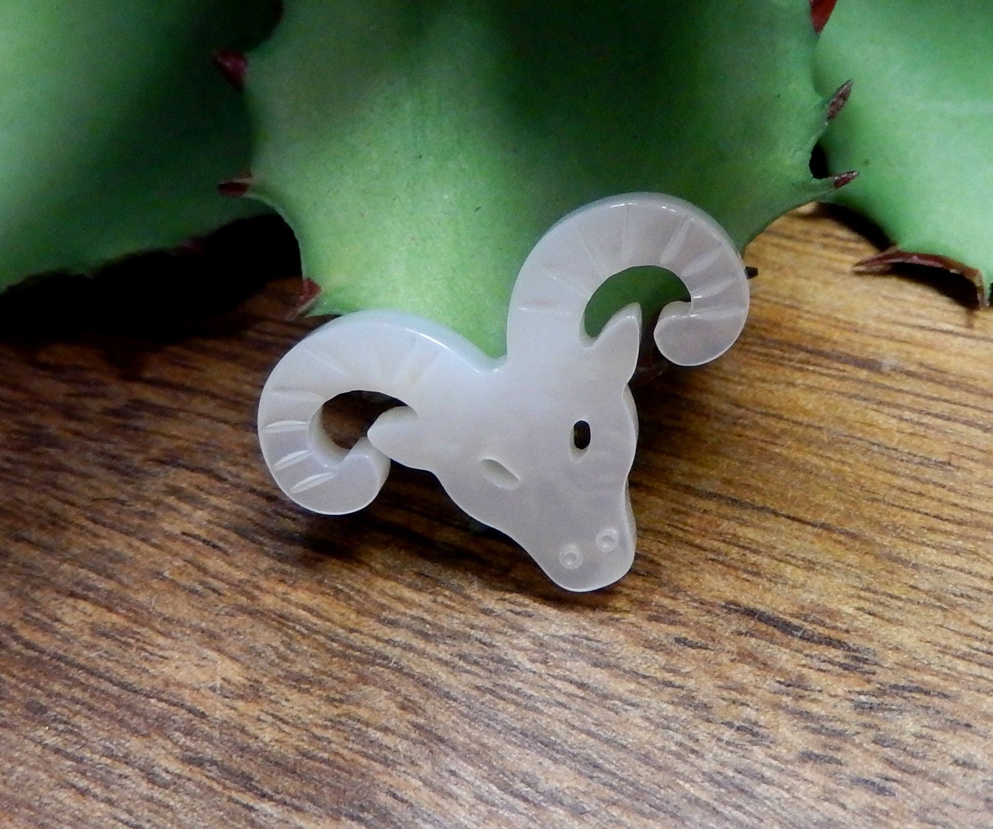 Mother Of Pearl Ram Bead - Top To Bottom Center Drilled | Rk66B16-02