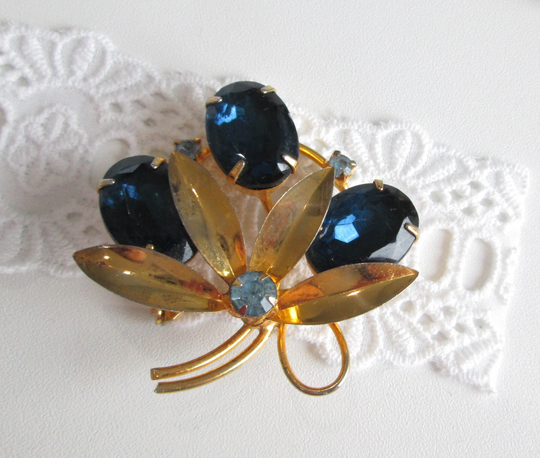 Beautiful Vintage Blue Rhinestone Flower & Gold Leaf Brooch