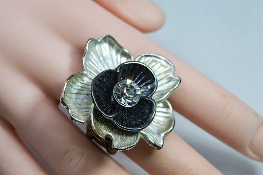 Silver & Black Tone Womens Stretch Ring, Size 10 +