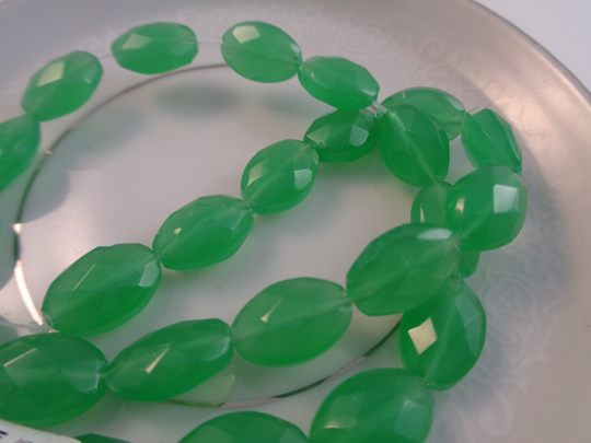 5 Green Faceted Oval Glass Beads 12x8mm Flat Puffy Cloudy Kelly High Quality Light Wintergreen #s5546