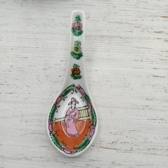 Porcelain Chinese Rice Noodle Soup Spoon, Familie Rose Pattern Asian Rare Collectible Spoon