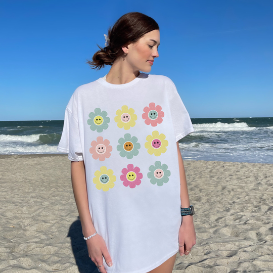 Cute Trendy Smiley Face Shirt/Retro Inspired T For Women Preppy 90S Style Short Sleeve Groovy Vintage T-Shirt