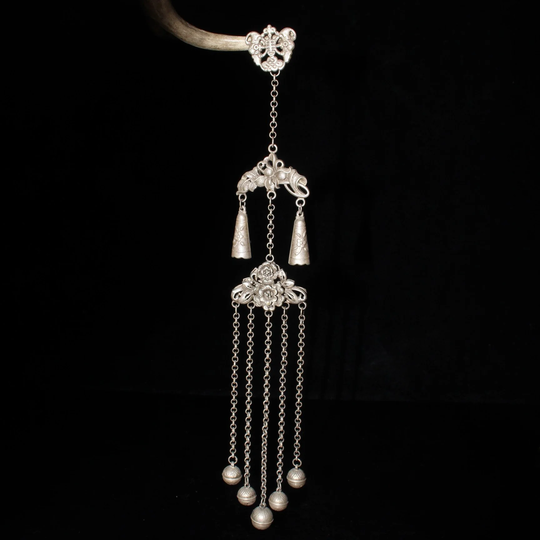 Chinese Antique Tibetan Silver Carved Flower Pendant Ornaments Gift