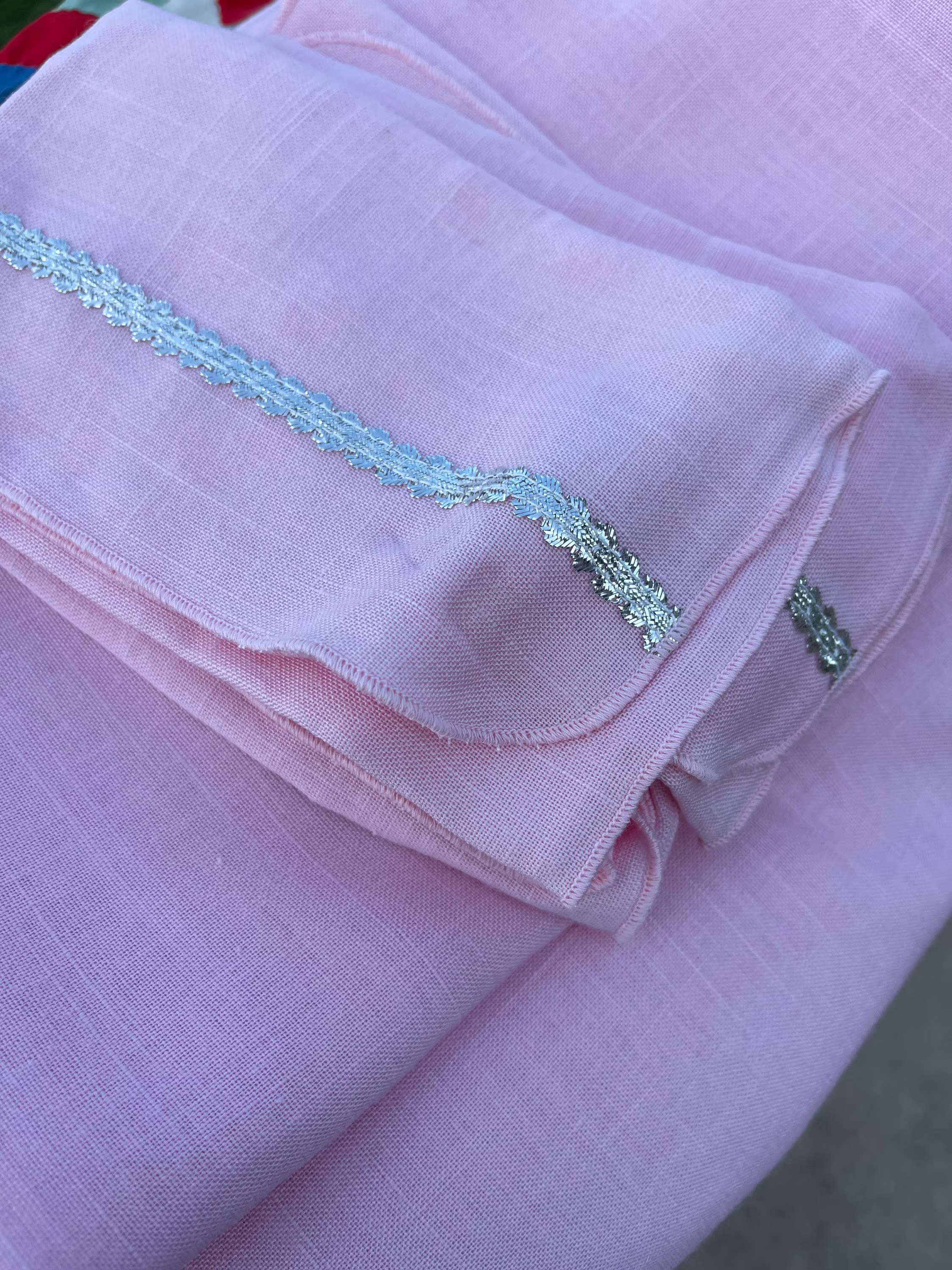 Vintage 1960's Era Pink Linen Blend Tablecloth & 4 Napkins Set With Silver Metallic Rick Rack Trim