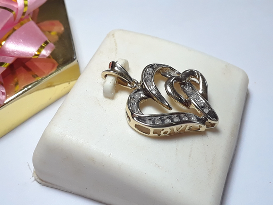 Estate .10Cttw Natural Rd Diamond Heart in A 10Kt Yellow Gold Pendant #16312