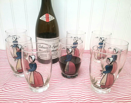 Rare Set Of Eight Henriot Quimper Wine Glasses Hand Painted Made in France The 1960S All Perfect Condition French Country Table Top