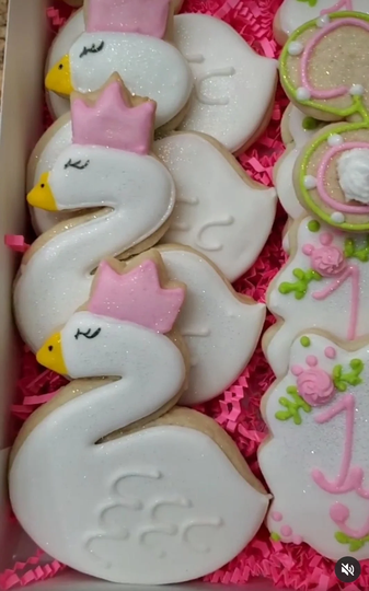 Swan With Crown Cookie Cutter | Outline Only
