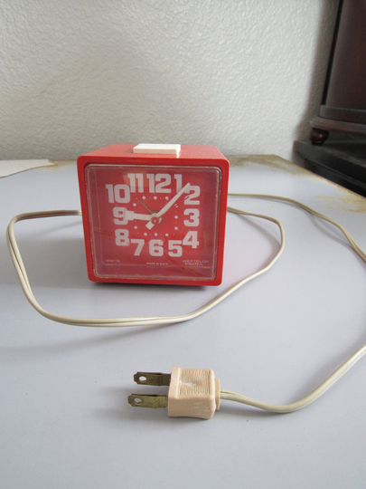 Vintage Red Westclox Cube Drowse Dialite Electric Alarm Clock 1970S Needs Work Free Shipping