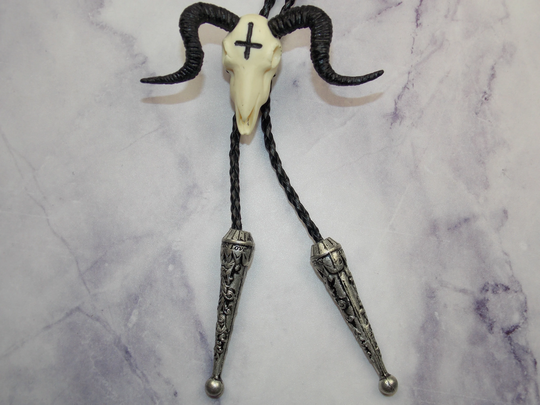 Gothic Huge Long Horn Skull Bolo Tie Necklace Black Braided Cord Antiqued Silver Color Metal Tips Rockabilly Goth Punk Retro Cow Ram Sheep