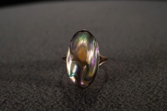 Vintage Sterling Silver Band Ring Oval Bezel Set Abalone Shell Stone Sleek Domed Design Setting Classic Collectable Artist, Size 5.5