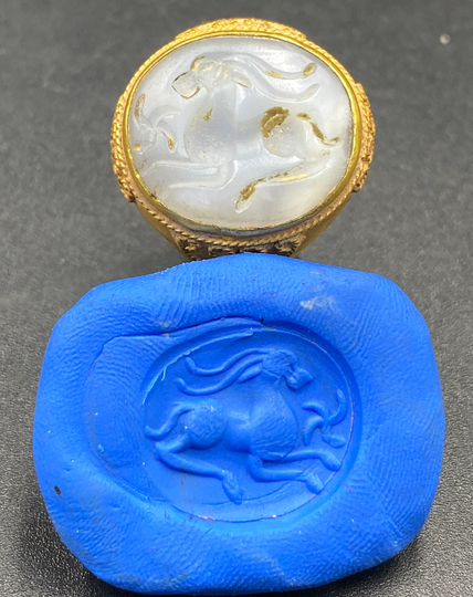 Rare 20K Solid Gold Very Unique Fabulous Piece Very Old Ancient Greek Period White Agate Ram Signet Ring