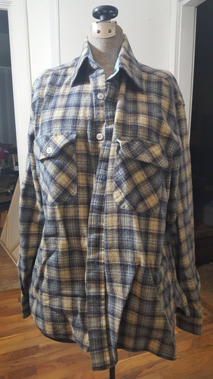 Vintage 1970S Era Mens Wool Blend Shirt. Tan/Blue Plaid, Long Sleeved, Pockets. Excellent Condition. Size L/Large. Free Shipping