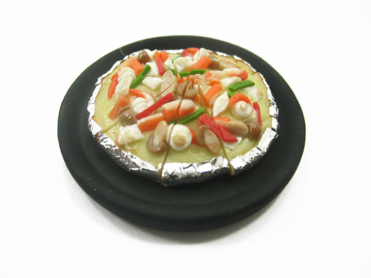 Dollhouse Miniature Food 8 Cuts Spicy Seafood On Pizza Hot Pan Supply Charms Deco - 10981